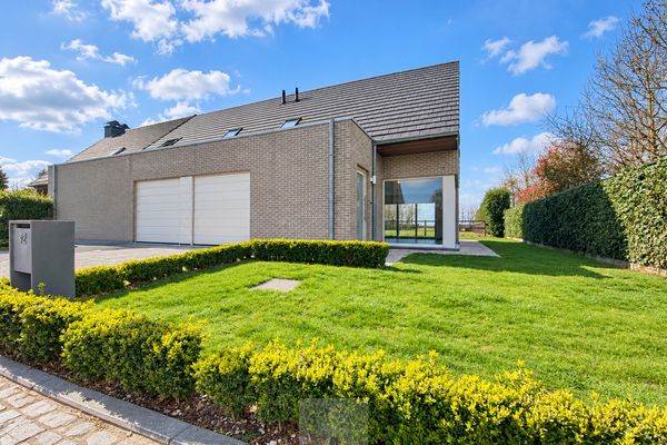 Huis
                                verhuurd
                                in Desselgem