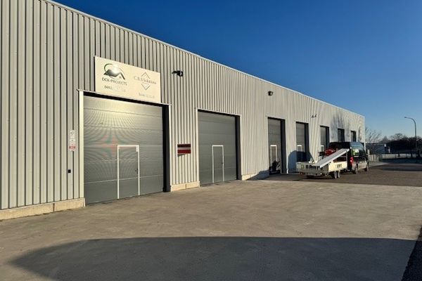 Industrieel gebouw
                            te huur in Sint-Truiden