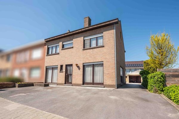 Huis
                                te koop
                                in Deerlijk