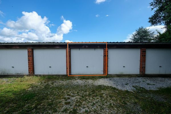 Garage
                                verhuurd
                                in Eeklo