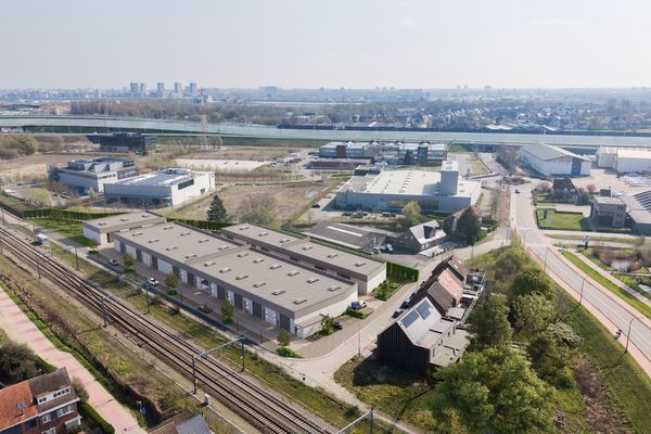 Bedrijfsgebouw in
                                    Zwijndrecht