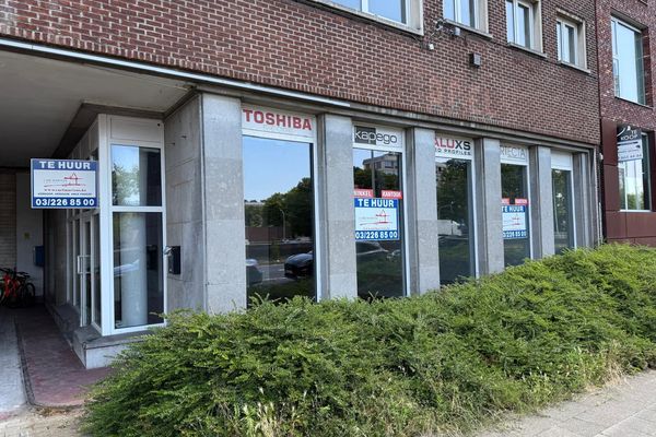 commercieel gelijkvloers
                            te huur in Boom