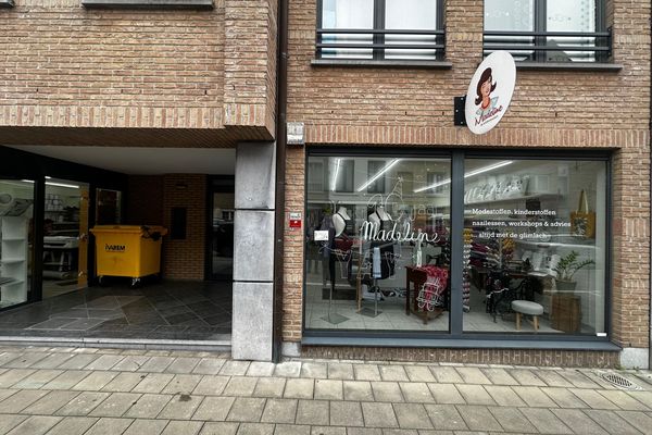 commercieel gelijkvloers
                            te huur in Lier