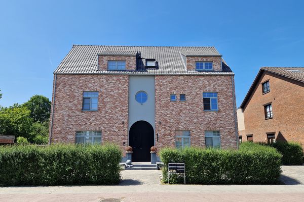 Estate main image