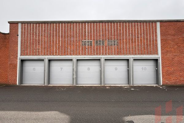 Garage
                                te huur
                                in Rumbeke