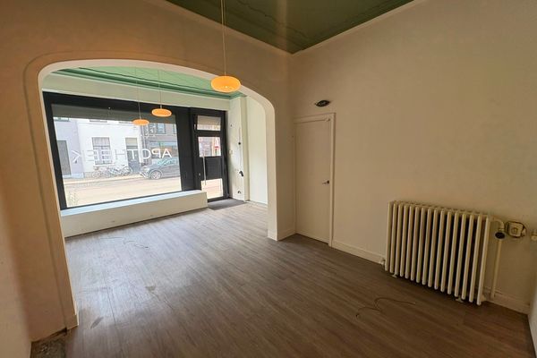 commercieel gelijkvloers
                            te huur in Lier