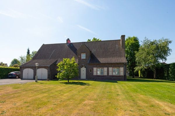 Huis
                                te koop
                                in Beveren-Leie