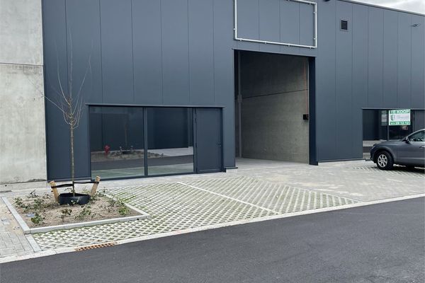 Bedrijfsgebouw
                            te huur in Genk