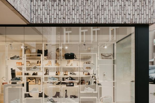 Commercieel gerealiseerd aanneming / Mol