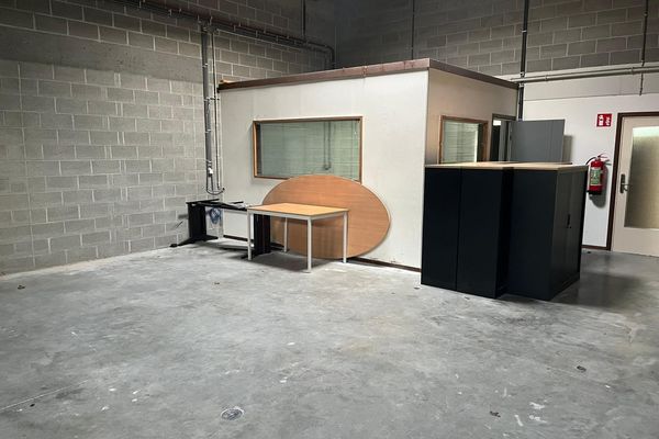 Kantoor
                            te huur in Waregem