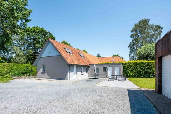 Huis
                                te koop
                                in Deerlijk
