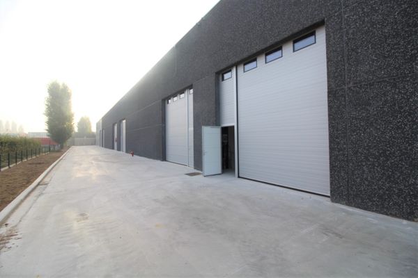 Bedrijfsgebouw
                            te huur in Ruiselede