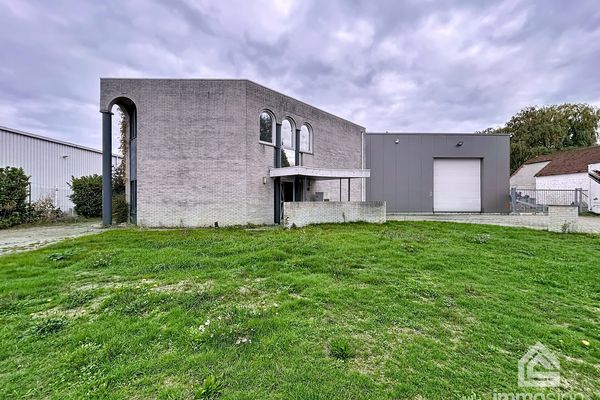 Handelspand met woonst
                            te koop in Hamont-Achel