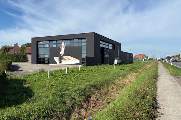 Bedrijfsgebouw
                            te huur in Roeselare