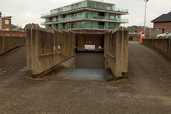 Garage
                                verhuurd in Sint-Idesbald