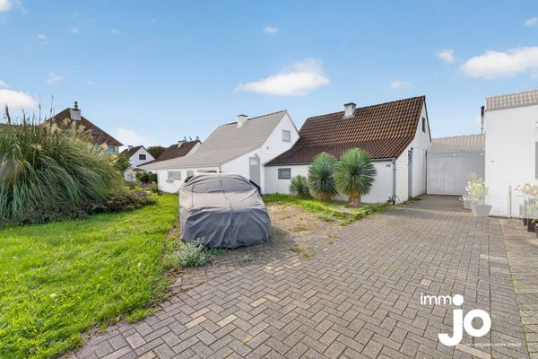 Huis
                                te koop
                                in Bredene