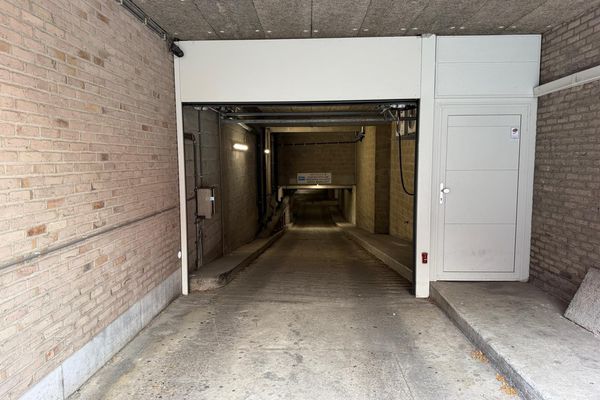 Afrit + ingang ondergrondse parking via Sint-Jozefsstraat