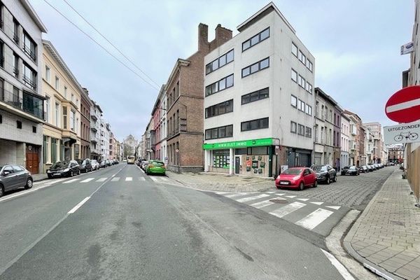 Handelsgelijkvloers
                            te huur in Gent