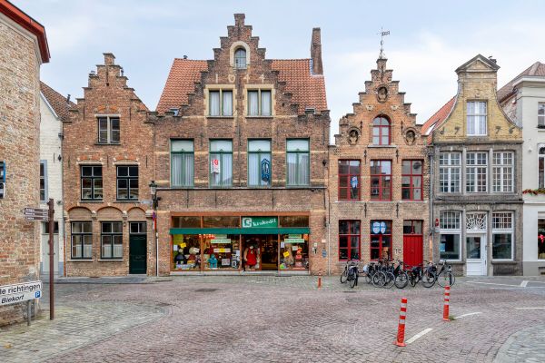 Bedrijfsgebouw
                            te koop in Brugge