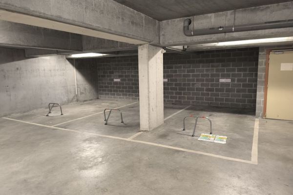 Garage
                            te koop in Sint-Agatha-Berchem