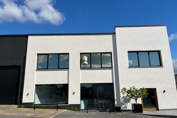 Kantoor
                            te huur in Tiegem