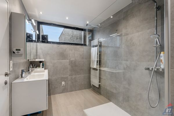 Commercieel te koop / Wellen