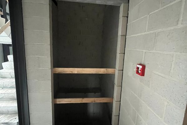 Industrieel te koop / As