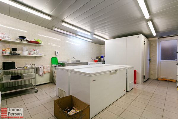 Commercieel te koop / Testelt