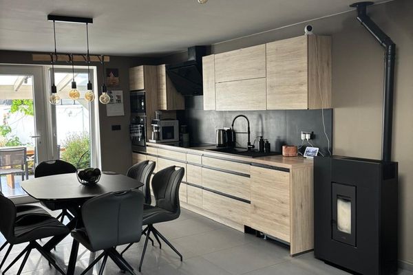 Maison
                            a vendre in Hyon