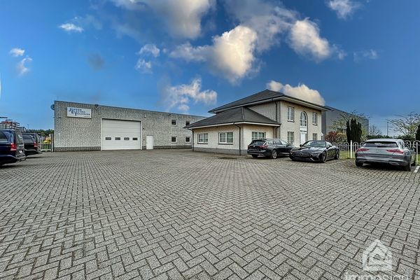 Bedrijfsgebouw
                            te koop in Lommel