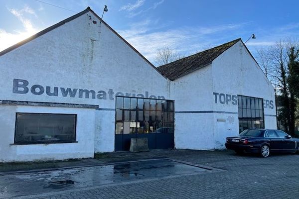 Commercieel Gebouw
                            te huur in Westmeerbeek