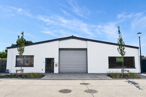 Magazijn
                                te huur in De Panne