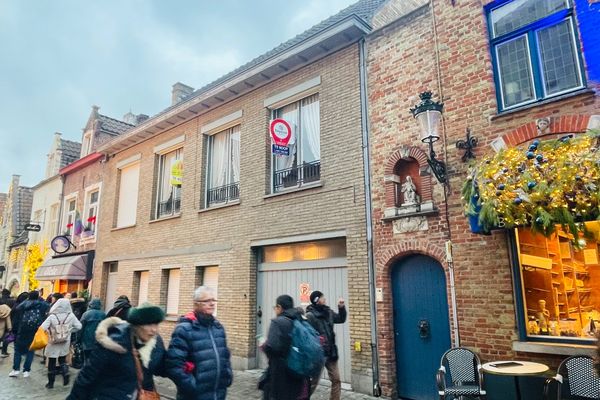 Handelspand met woonst
                                te koop in Brugge