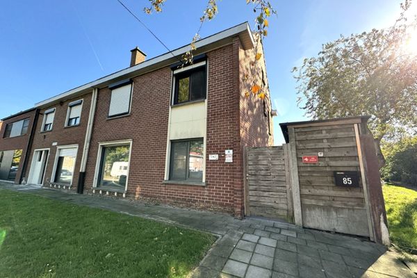 Driegevel woning
                            te koop in Harelbeke