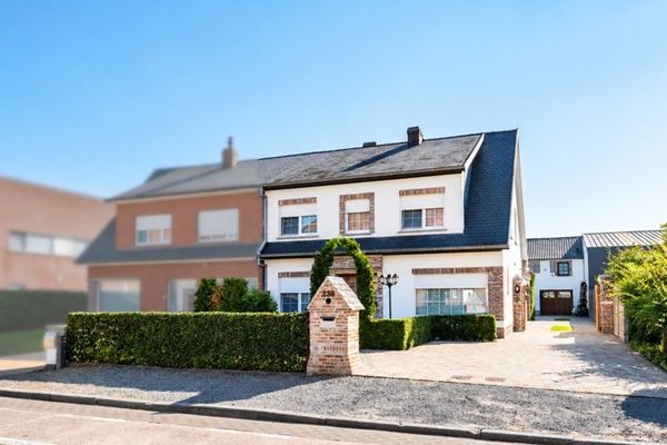 Huis
                                te koop
                                in Deerlijk