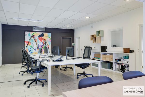 Magazijn met bureel
                                te koop in Hasselt