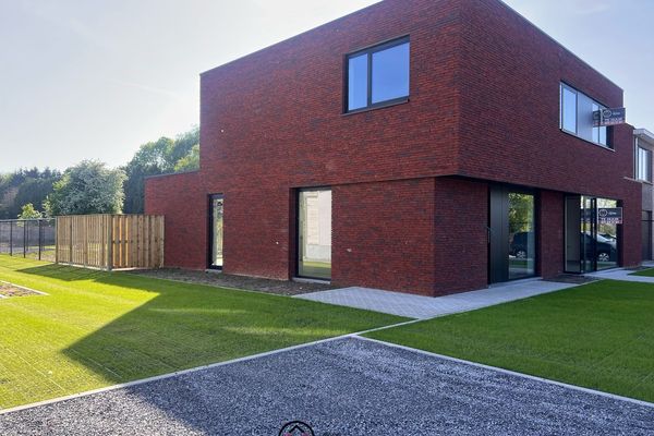 Estate main image