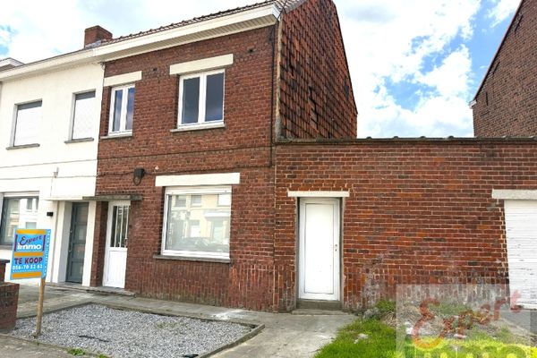 Driegevel woning
                            te koop in Lauwe