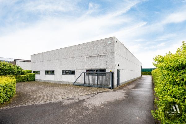 Bedrijfsgebouw
                                te koop in Lievegem