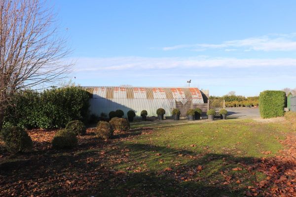 Bedrijfsgebouw
                            te koop in Zwevegem