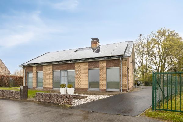 Huis
                                te koop
                                in Leke