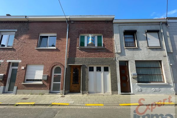 Twee gevelwoning
                            te koop in Harelbeke