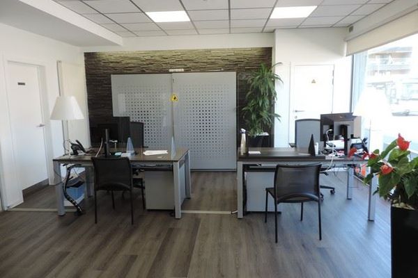 Commercieel verkocht / Paal