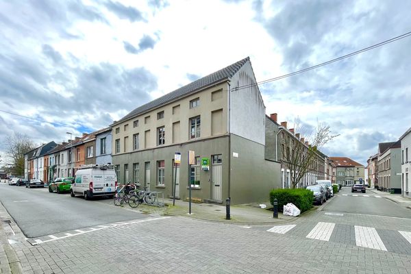 Huis
                            te huur in Sint-Amandsberg