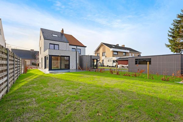 Huis
                                te koop
                                in Roeselare