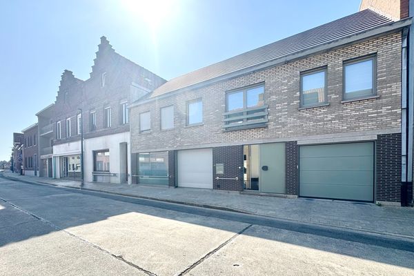 Handelspand met woonst
                            te koop in Waregem