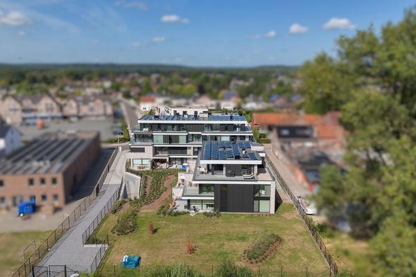 Garage
                                te koop
                                in Opgrimbie
