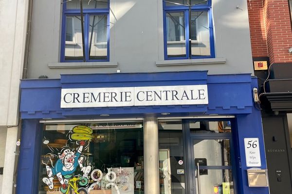 Handelszaak
                                te koop in Halle