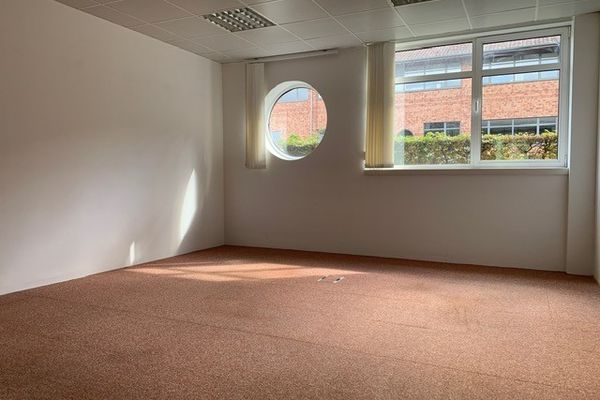 Bureau
                                a louer
                                in Ohain