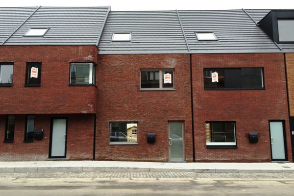 Twee gevelwoning
                            te huur in Kortrijk